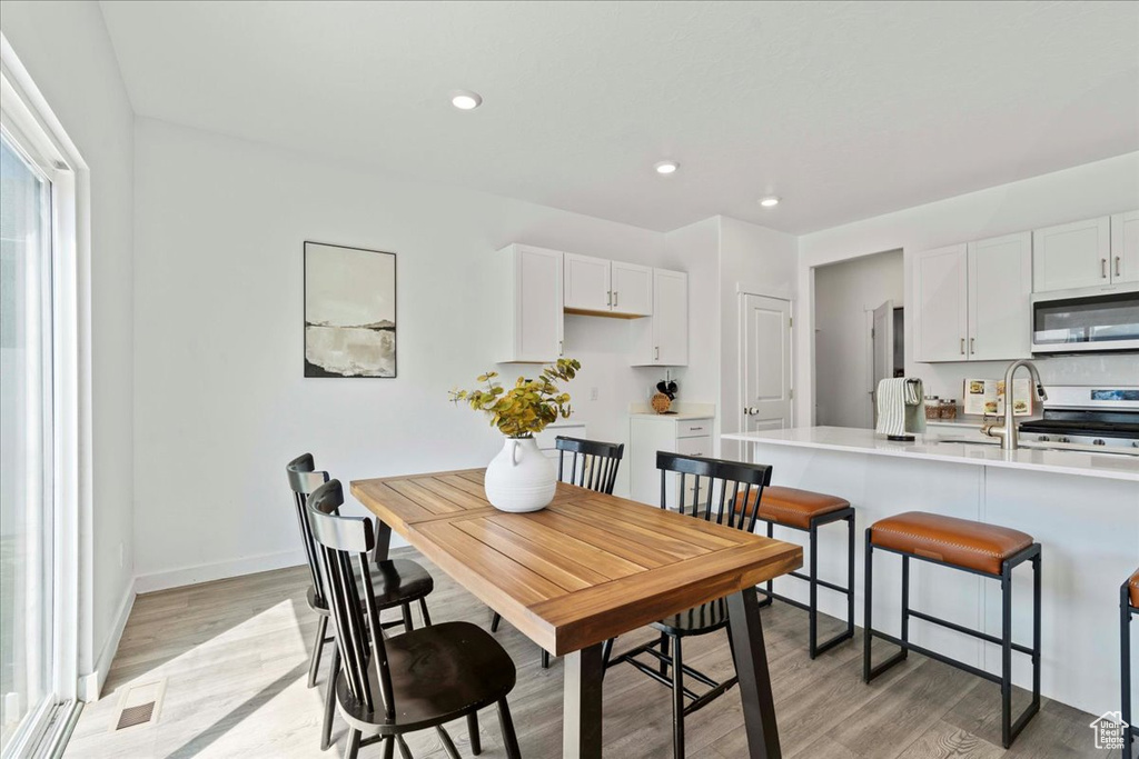 Photo 6 for MLS #2104460 at 1133 E Commodore Ln