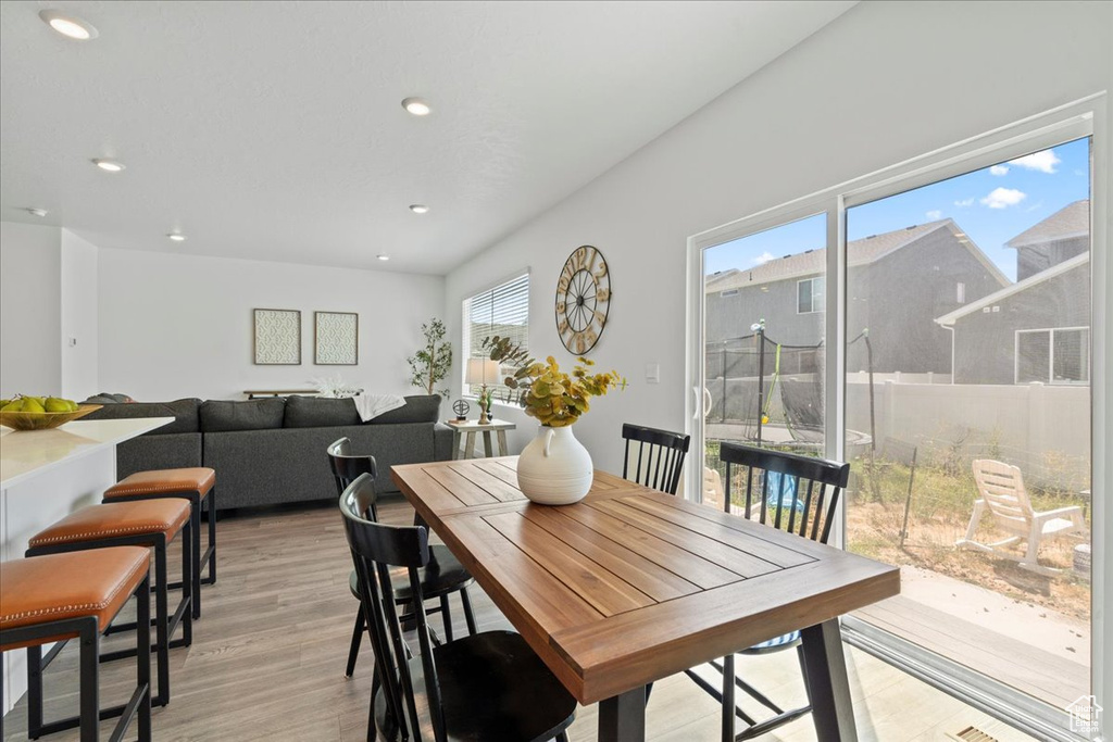 Photo 5 for MLS #2104460 at 1133 E Commodore Ln