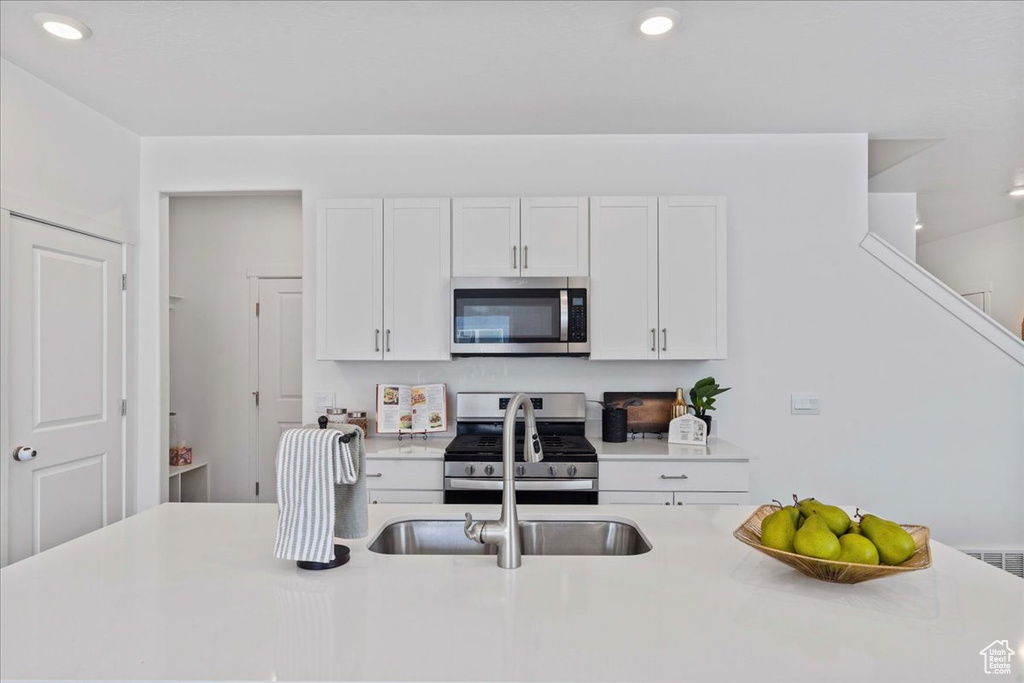 Photo 8 for MLS #2104460 at 1133 E Commodore Ln