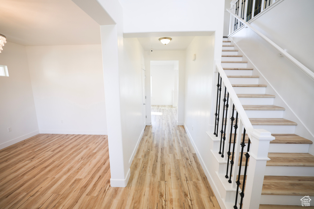 Photo 3 for MLS #2104503 at 2182 W Evergreen Way #143