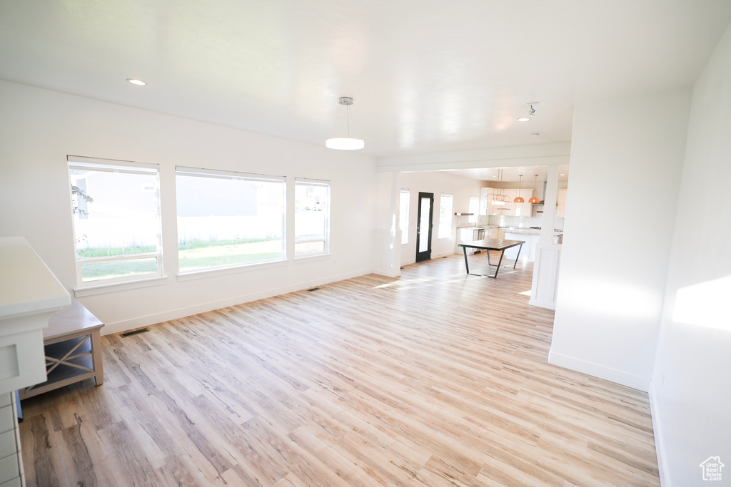 Photo 8 for MLS #2104503 at 2182 W Evergreen Way #143