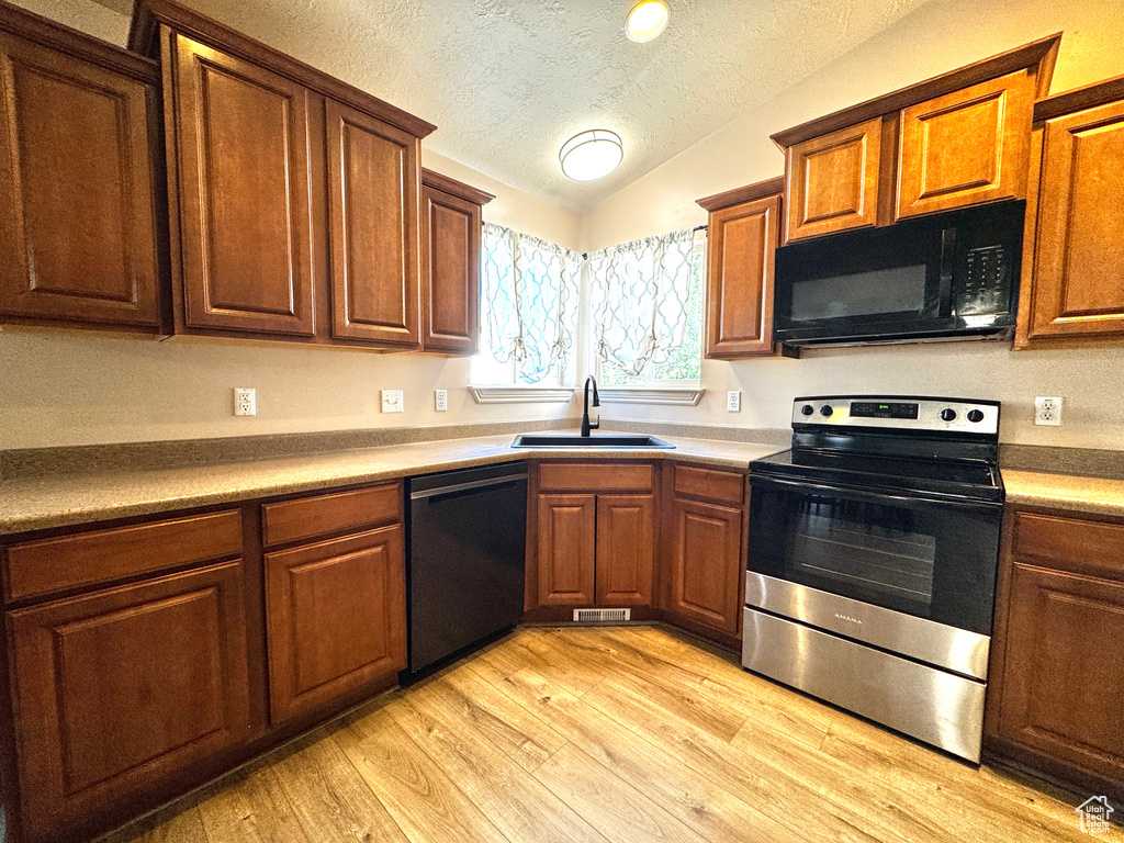 Photo 14 for MLS #2104504 at 683 N Hidden River Trail Rd