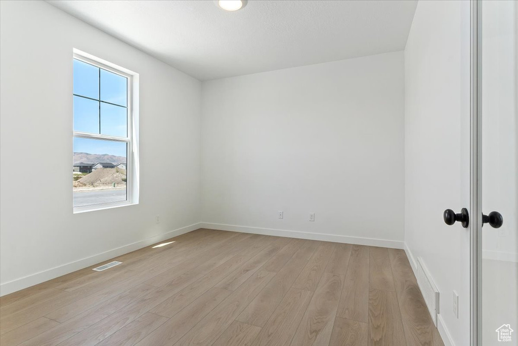 Photo 8 for MLS #2104638 at 162 N Mia Cv #16