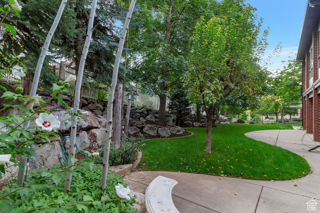 1681 E LAKEVIEW WAY Ogden, UT 84403