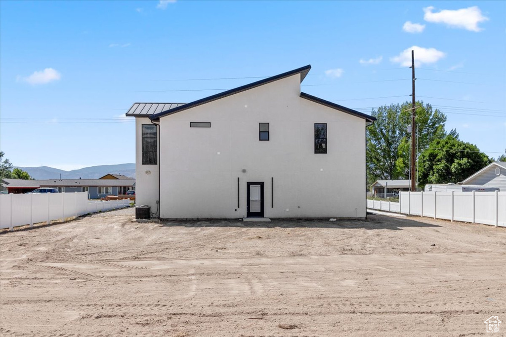 Photo 4 for MLS #2104686 at 167 S 200 West