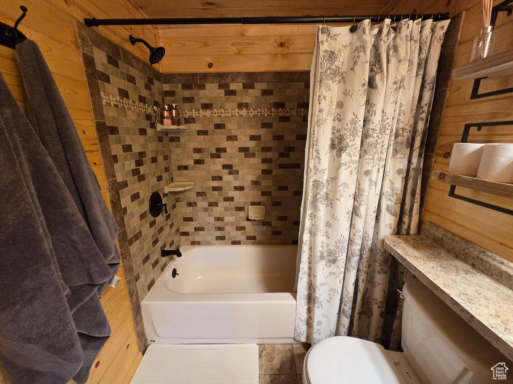 Photo 16 for MLS #2104722 at 725 E Wolf Hollow Rd