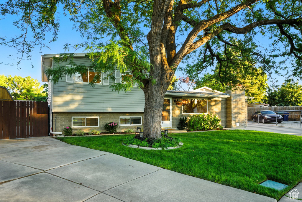 4362 S MOORGATE CIR West Valley City, UT 84120