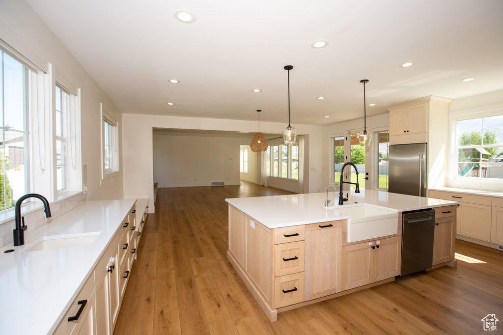 1952 W COMANCHE CIR Farmington, UT 84025