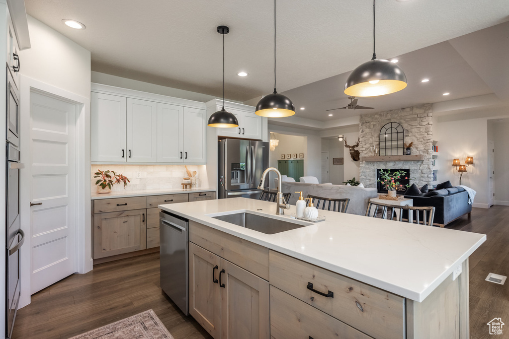 1662 E CLUFF LN Lake Point, UT 84074