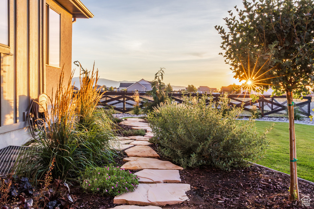 1662 E CLUFF LN Lake Point, UT 84074