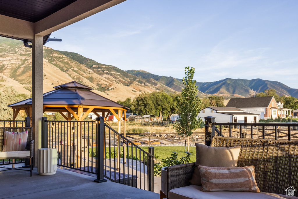 1662 E CLUFF LN Lake Point, UT 84074