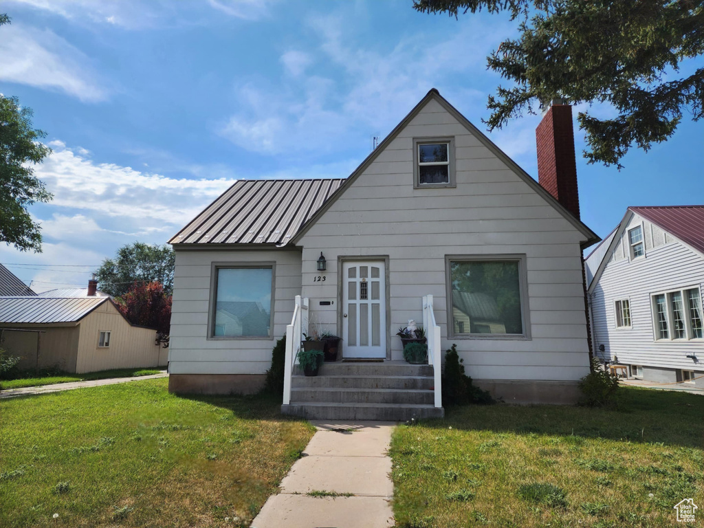 Photo 2 for MLS #2104935 at 123 S 7th St