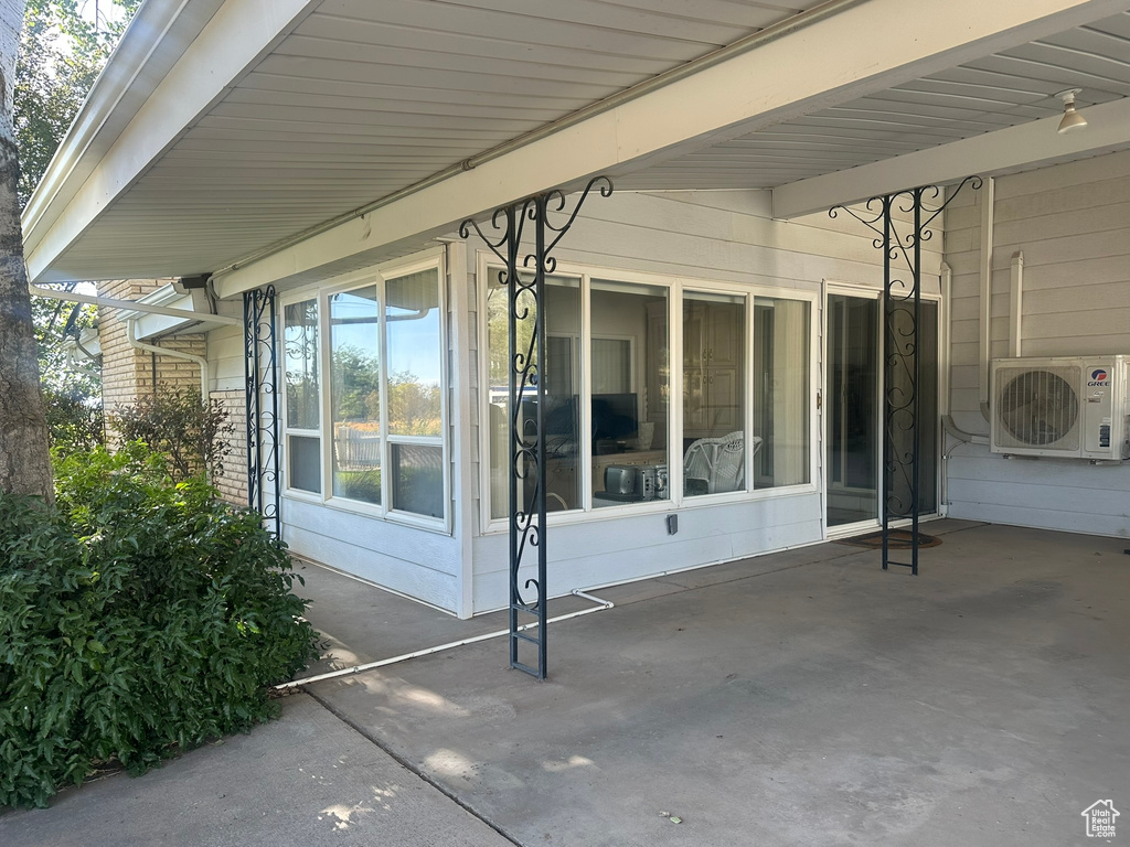 Photo 3 for MLS #2104955 at 290 N 200 East