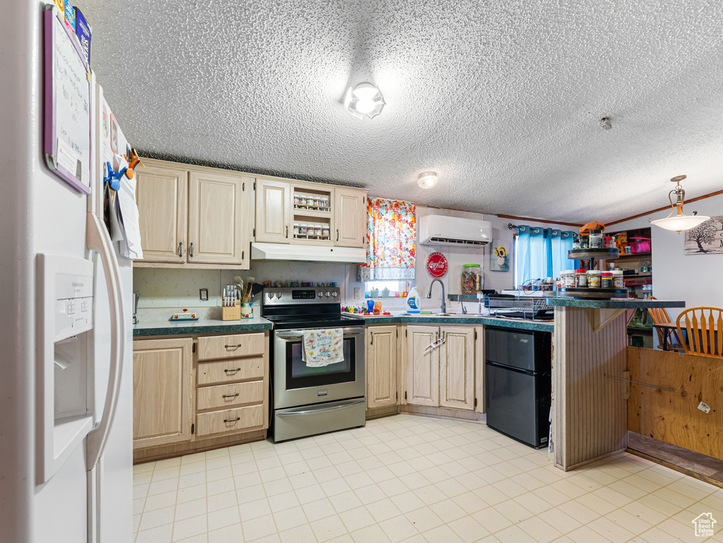 Photo 22 for MLS #2105025 at 1040 W Center St