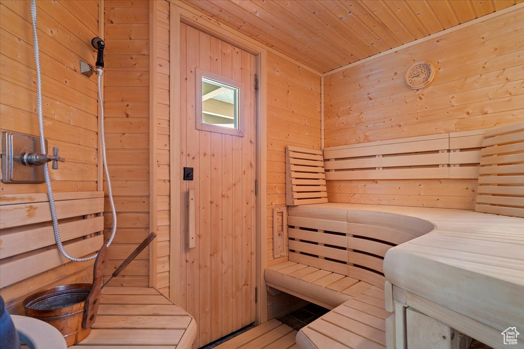 Photo 14 for MLS #2105031 at 5652 E Porcupine Ridge Dr