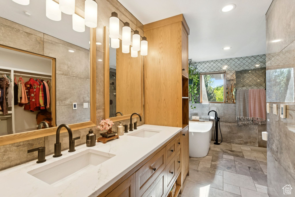 Photo 43 for MLS #2105050 at 2614 E Tuxedo Cir