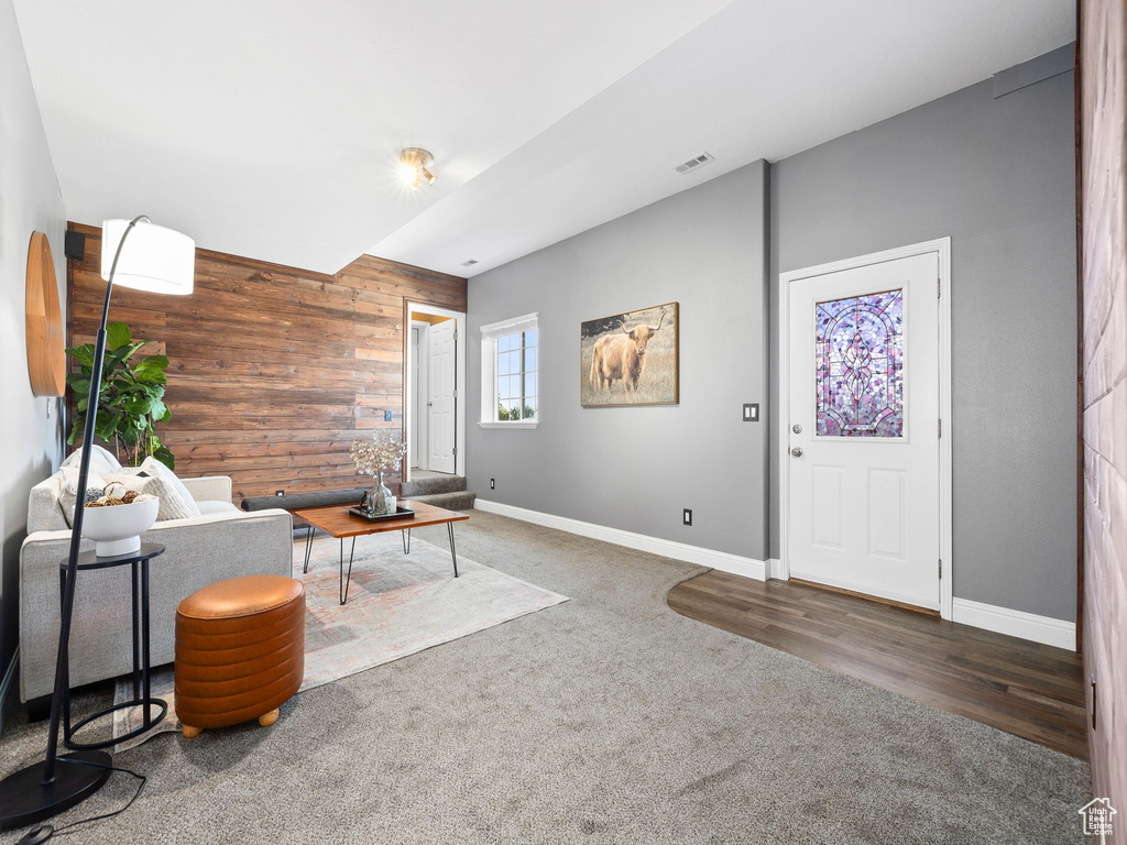Photo 3 for MLS #2105057 at 1911 S Oregon Ave