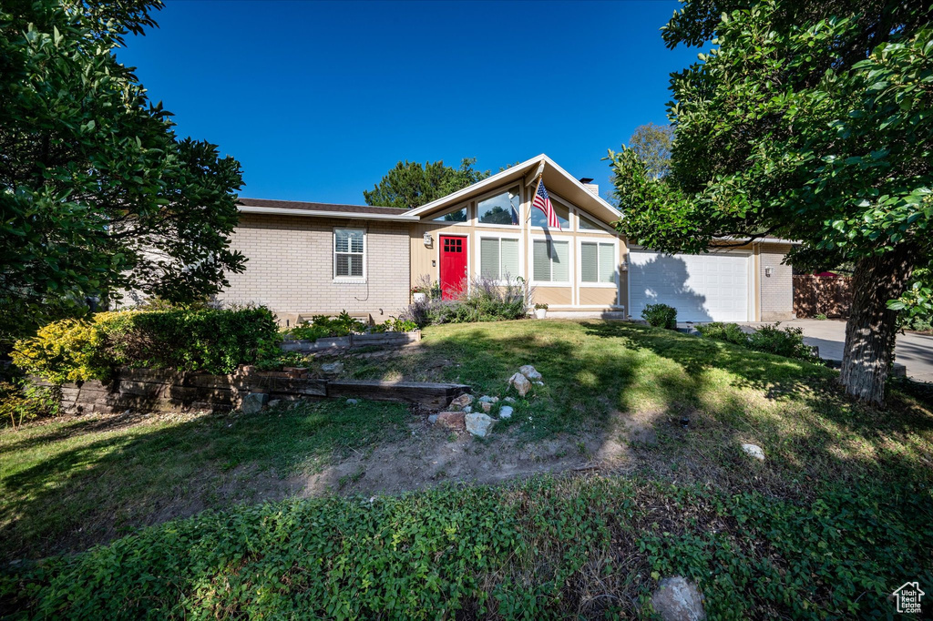 Photo 2 for MLS #2105111 at 2249 E Tompkins Dr