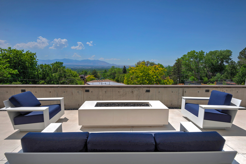 2618 E SKYLINE DR Salt Lake City, UT 84108