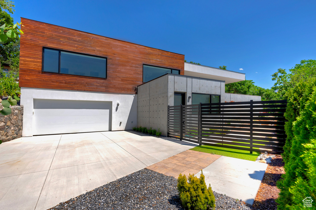 2618 E SKYLINE DR Salt Lake City, UT 84108
