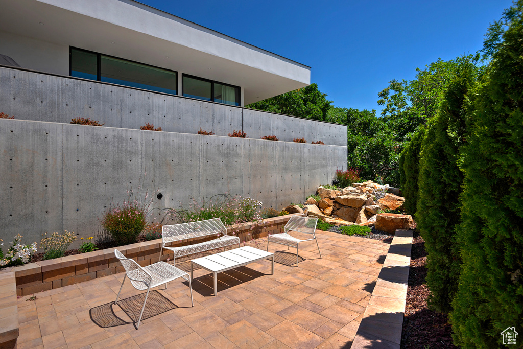 2618 E SKYLINE DR Salt Lake City, UT 84108