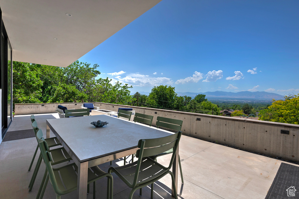 2618 E SKYLINE DR Salt Lake City, UT 84108