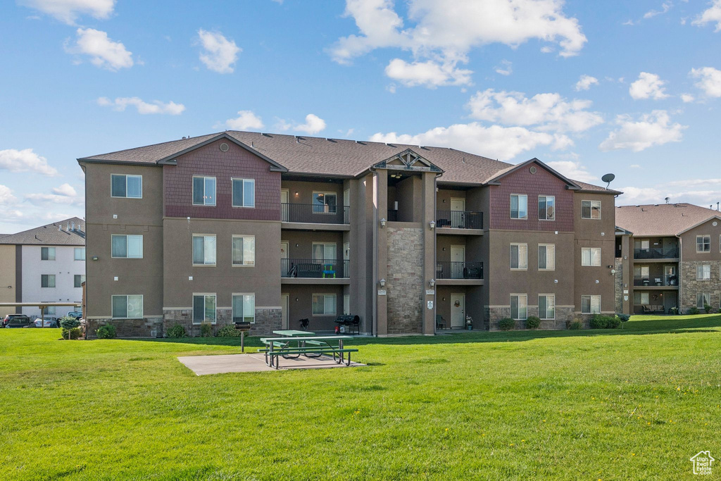 8215 N CLEAR ROCK RD #11 Eagle Mountain, UT 84005