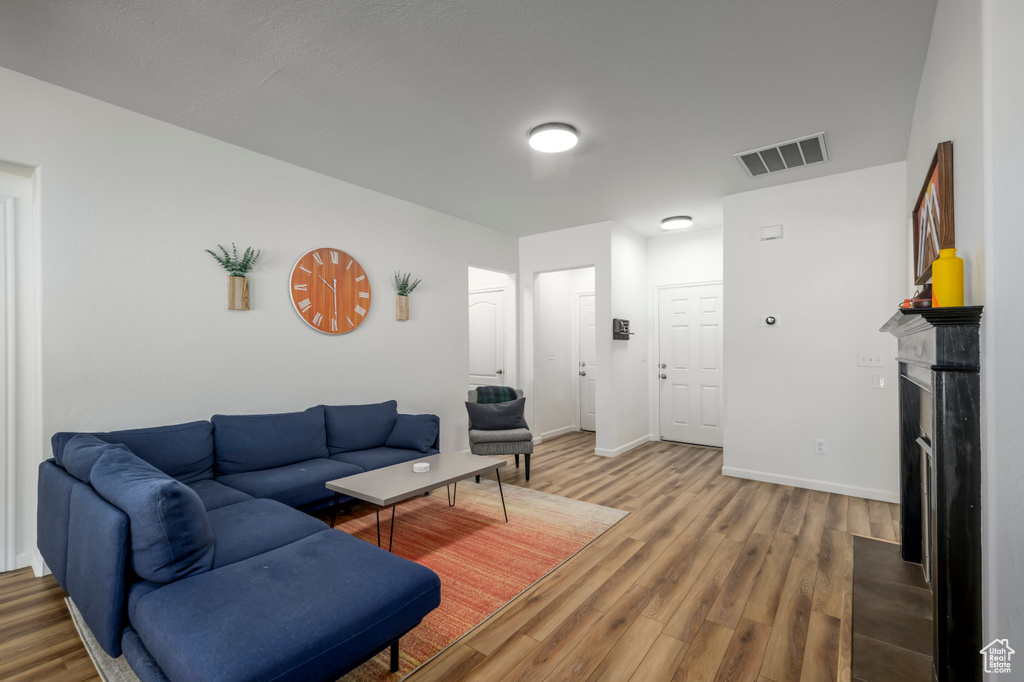 Photo 5 for MLS #2105222 at 329 N Greenwich Dr