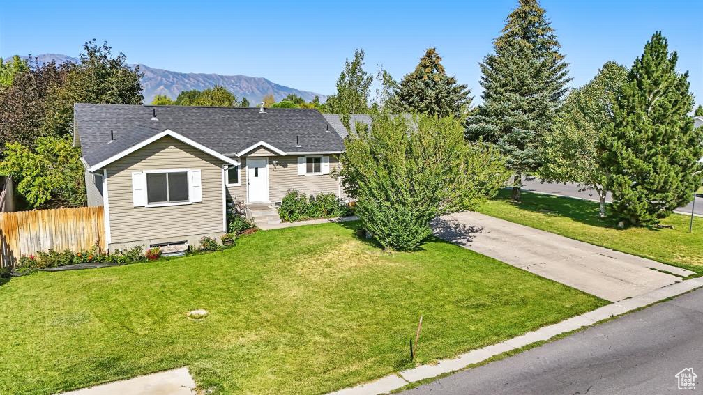 Photo 2 for MLS #2105264 at 44 Wapiti Loop