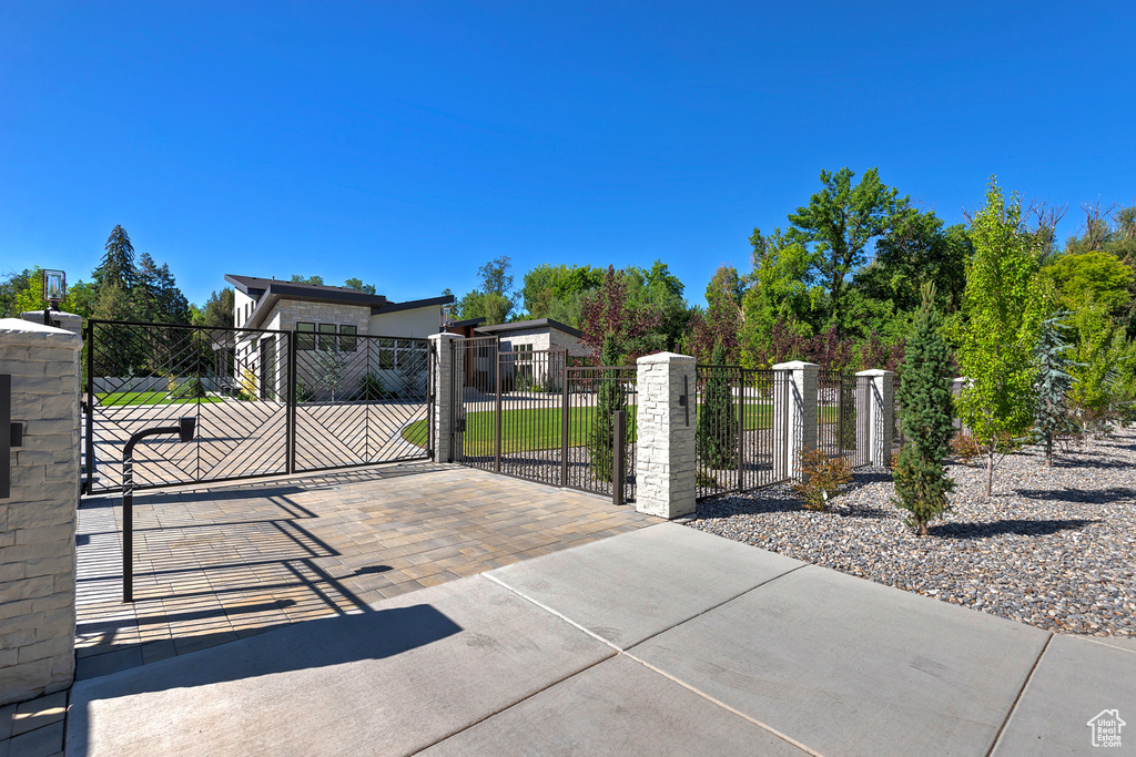 2222 E WALKER LN Holladay, UT 84117