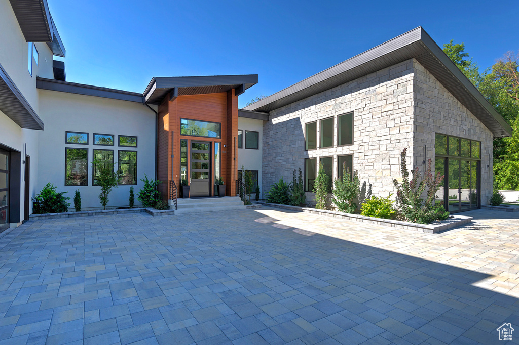 2222 E WALKER LN Holladay, UT 84117