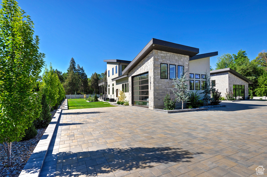 2222 E WALKER LN Holladay, UT 84117