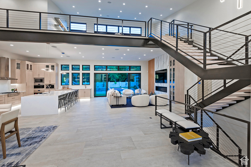 2222 E WALKER LN Holladay, UT 84117