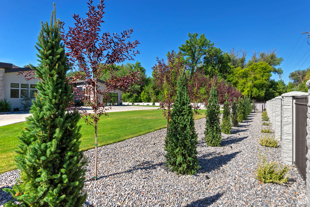 2222 E WALKER LN Holladay, UT 84117