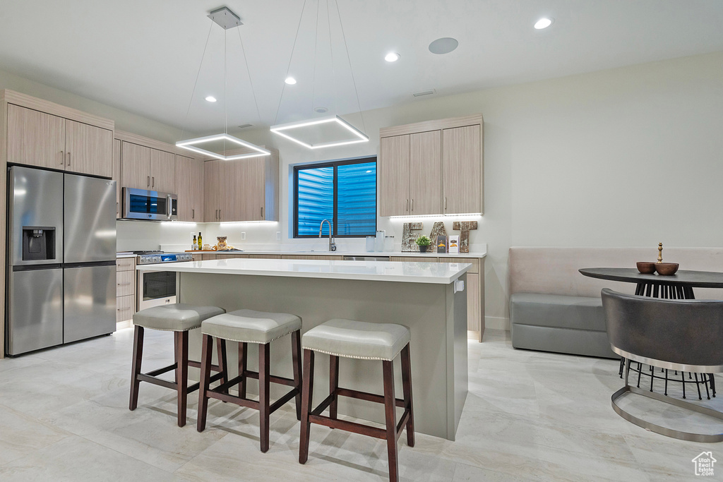 2222 E WALKER LN Holladay, UT 84117