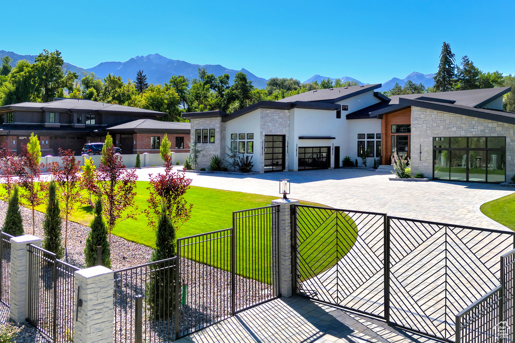 2222 E WALKER LN Holladay, UT 84117