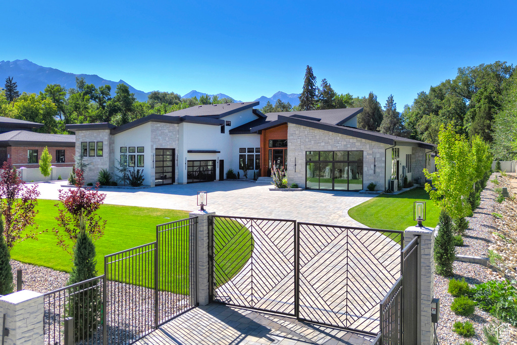 2222 E WALKER LN Holladay, UT 84117