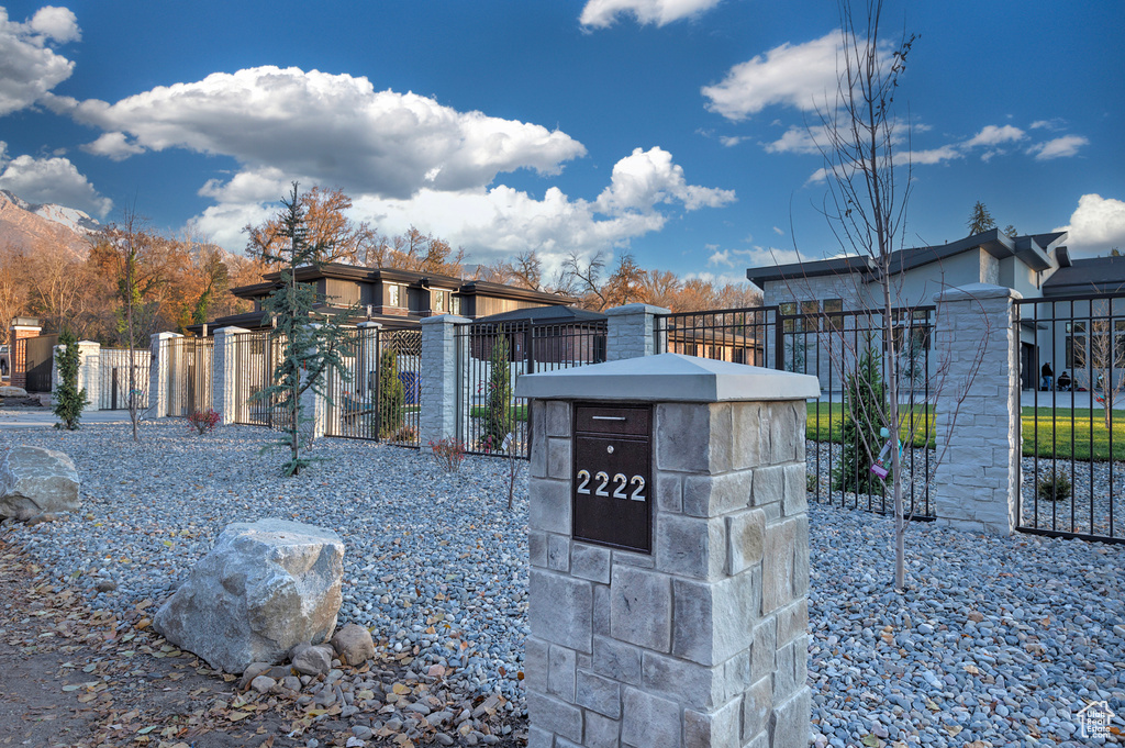 2222 E WALKER LN Holladay, UT 84117