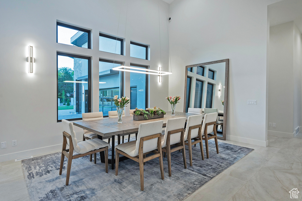 2222 E WALKER LN Holladay, UT 84117