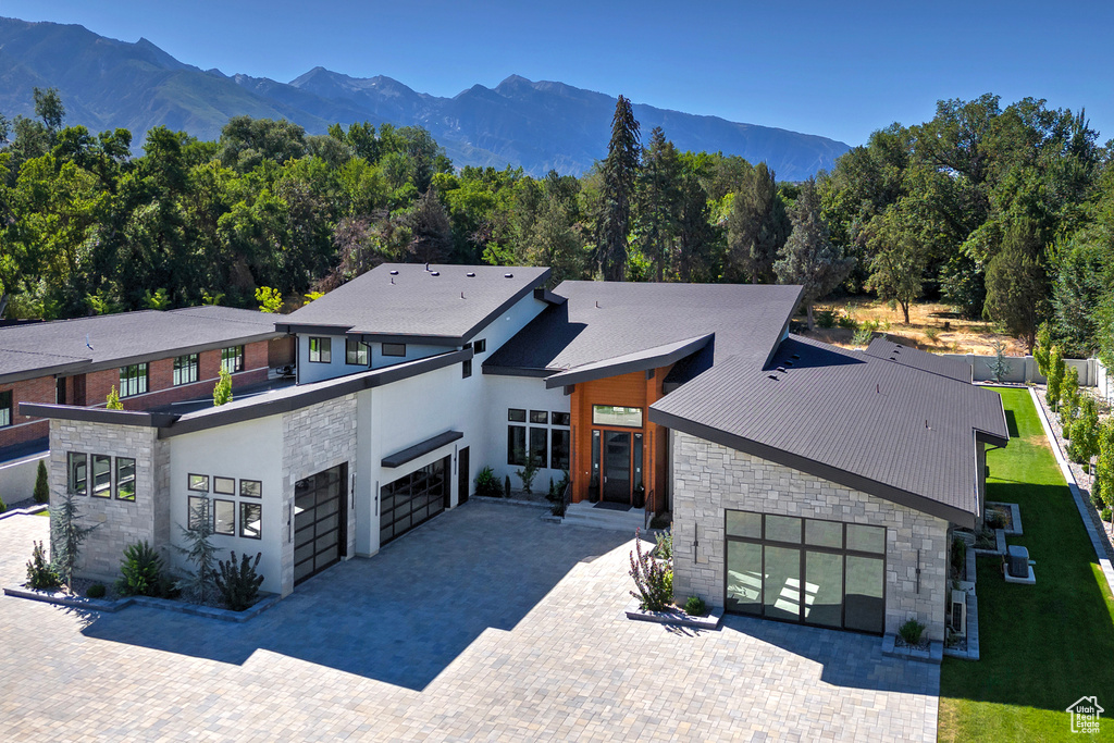 2222 E WALKER LN Holladay, UT 84117
