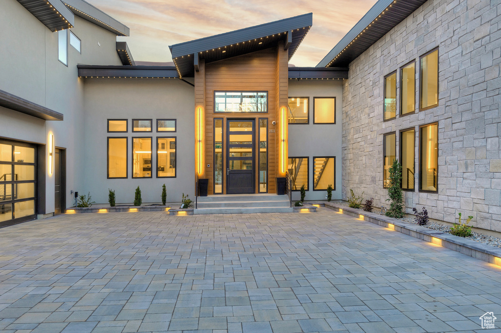 2222 E WALKER LN Holladay, UT 84117