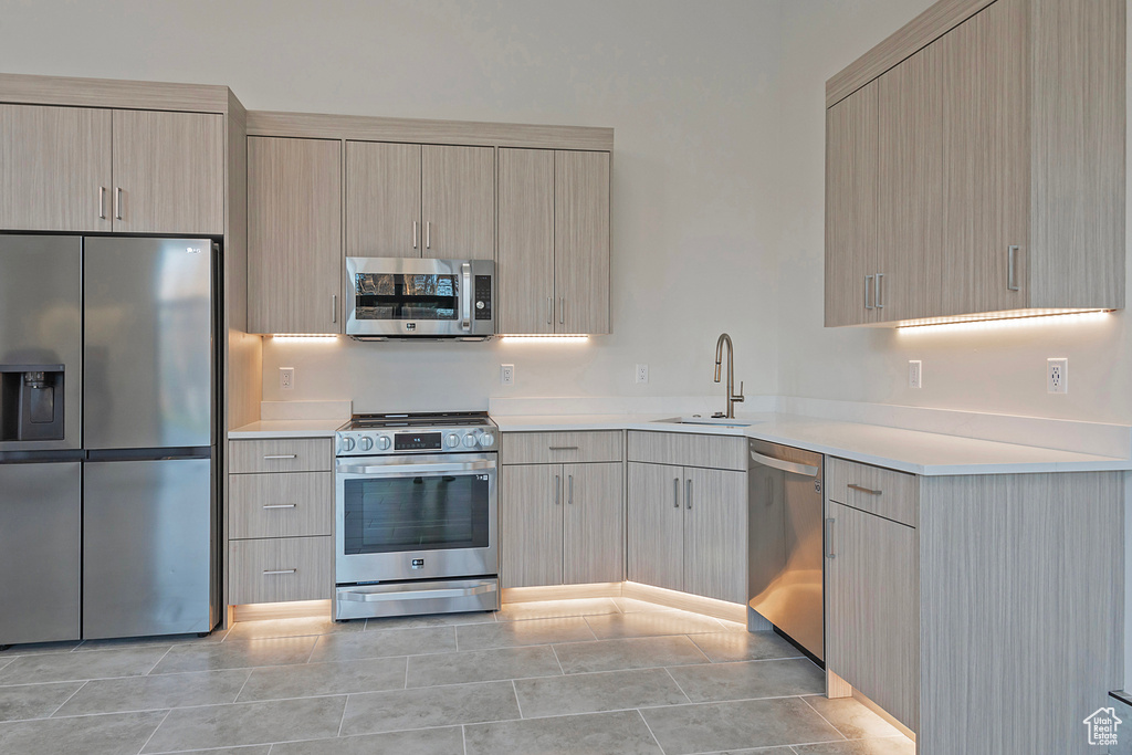 2222 E WALKER LN Holladay, UT 84117