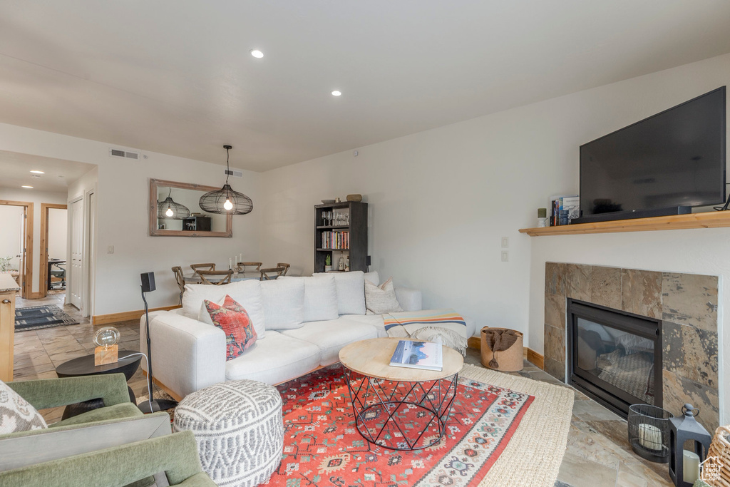Photo 3 for MLS #2105277 at 1646 Fox Hollow #G5