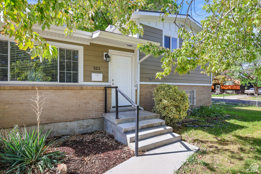 523 W LOYAL DR Murray, UT 84123