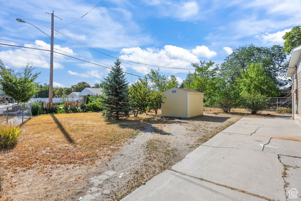 523 W LOYAL DR Murray, UT 84123