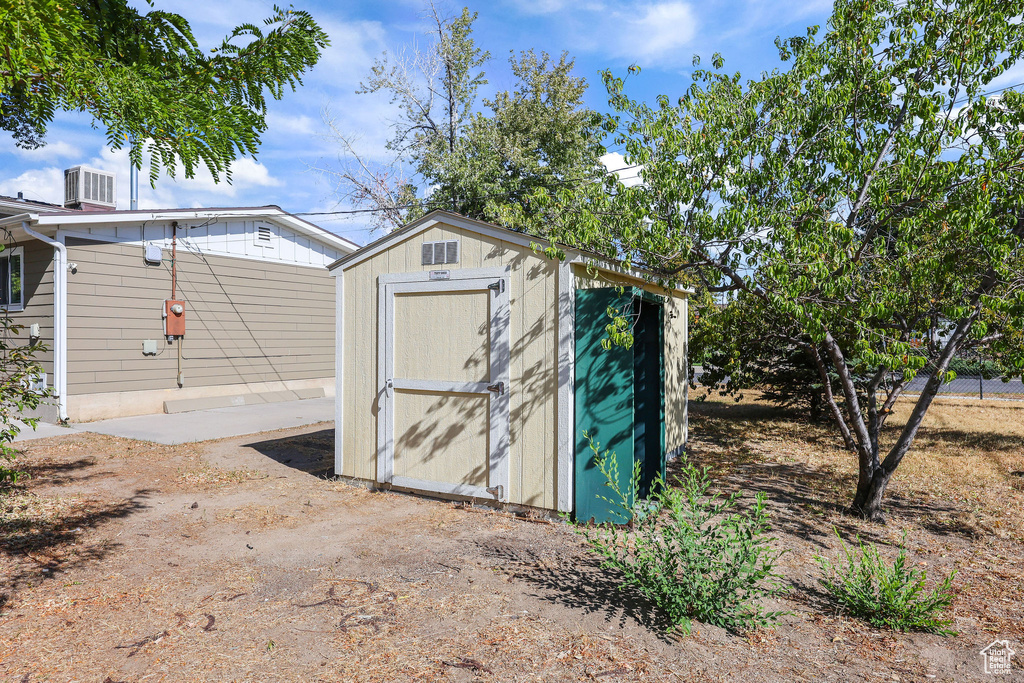 523 W LOYAL DR Murray, UT 84123