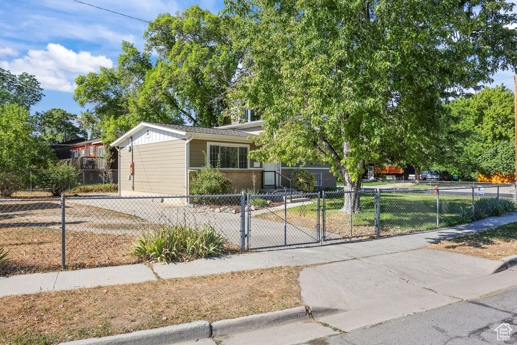 523 W LOYAL DR Murray, UT 84123