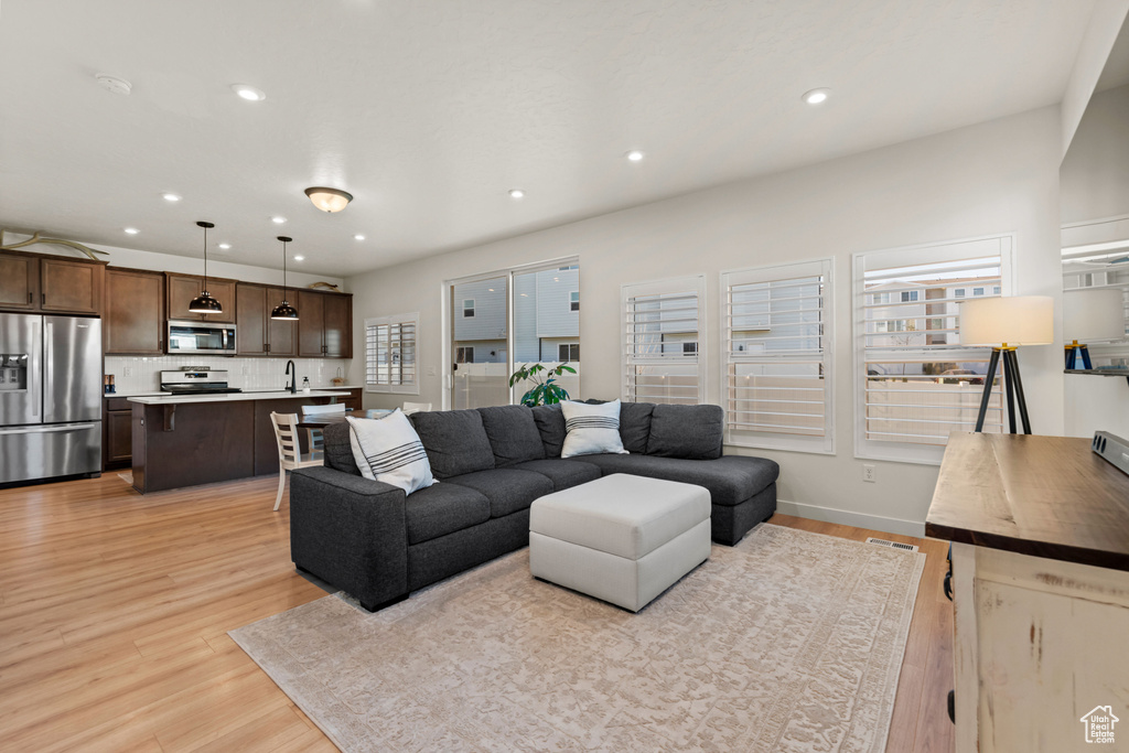 Photo 5 for MLS #2105313 at 683 E Verdant Dr