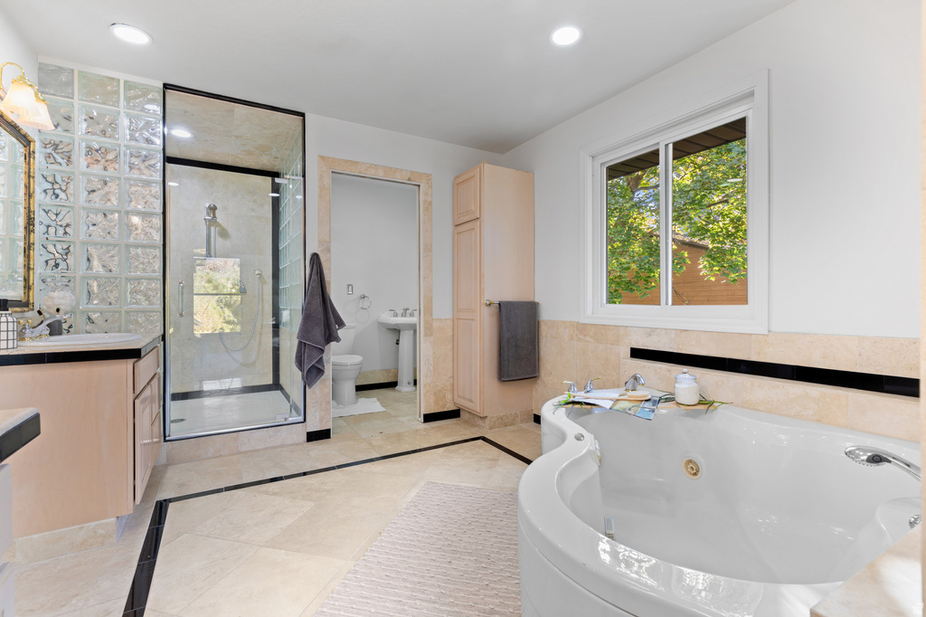 3364 E CREEK RD Cottonwood Heights, UT 84121