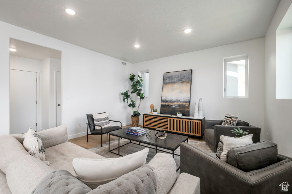 Photo 9 for MLS #2105336 at 909 W Bullion St #11